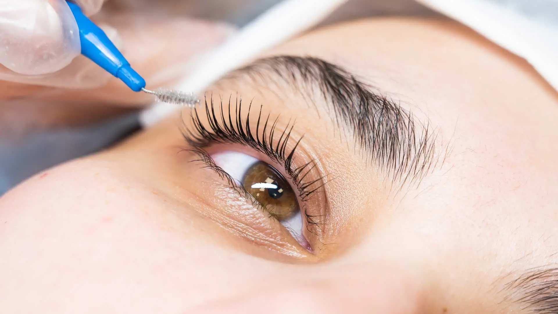 Online lash lift and tint course with certificate by Institute of Beauty