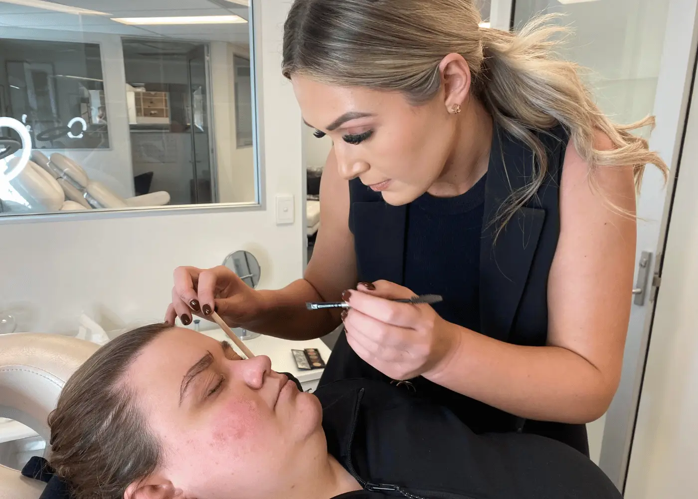 Brow Sculpting Masterclass training at Institute of Beauty